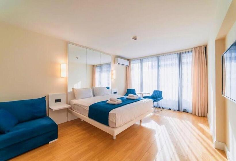 استودیوی استاندارد با چشم‌انداز دریا, Apartments Orbi City Sea View