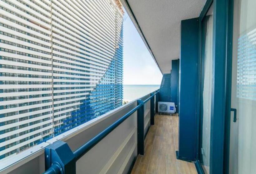 استودیوی استاندارد با چشم‌انداز دریا, Apartments Orbi City Sea View