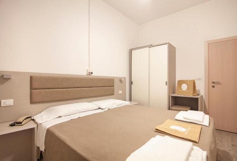 Quarto Estandar, Lux