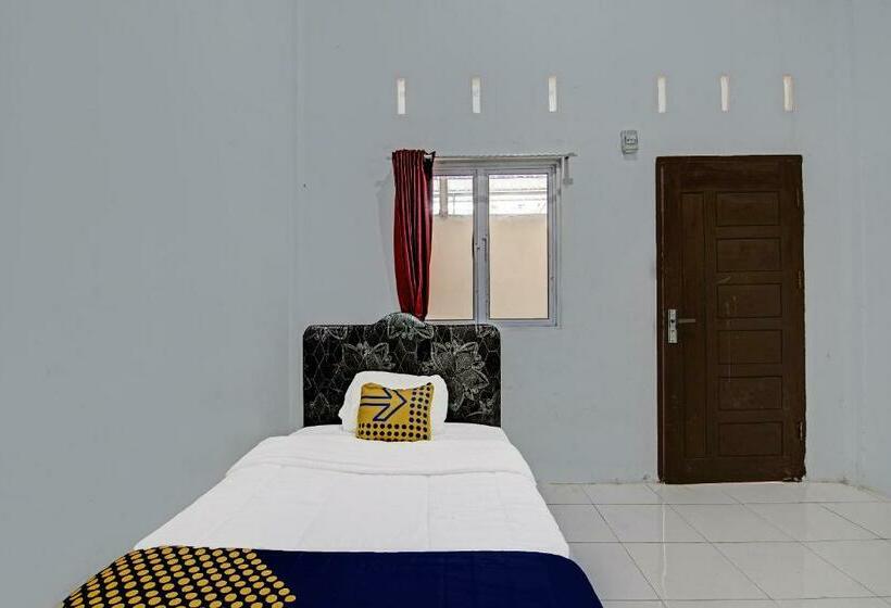 Номер Стандарт Индивидуальный, Spot On 91699 Homestay Hj Lela Syariah