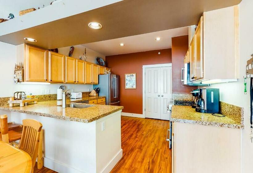 침실 3개 아파트, Wood River Condo