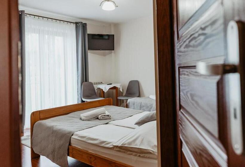 Quarto Triplo Estandar com Sacada, Willa Ostoja
