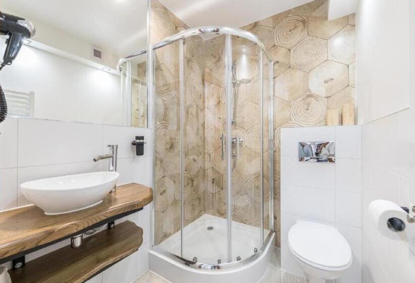 豪华房间, Biały Jeleń Z Basenem I Jacuzzi