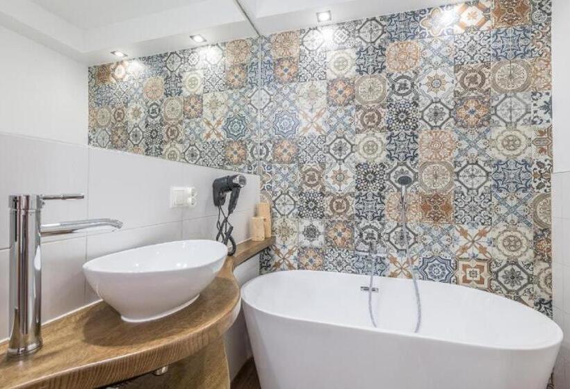 四人标准间, Biały Jeleń Z Basenem I Jacuzzi
