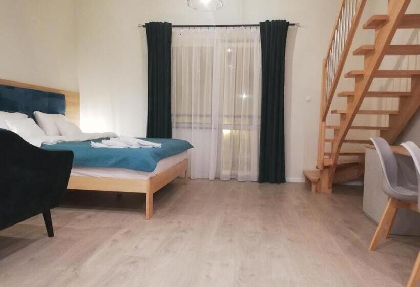 اتاق استاندارد, U źródeł