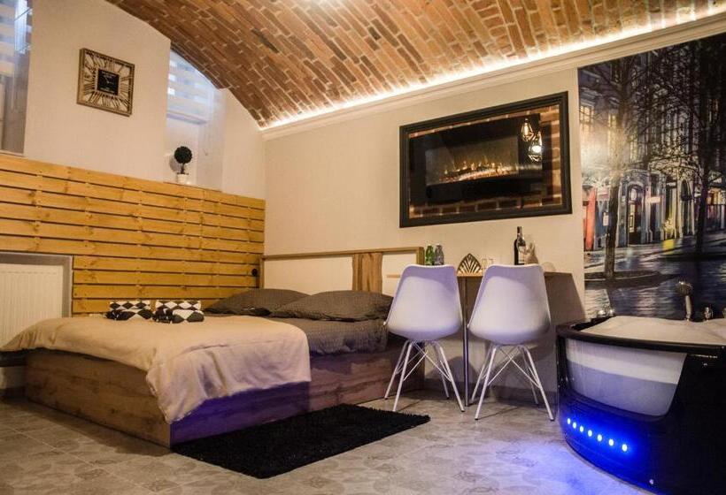 سوییت لوکس, Underground Jacuzzi Rooms