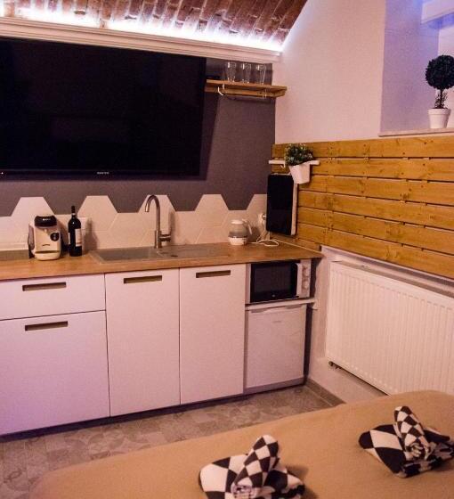 سوئیت با وان آب گرم, Underground Jacuzzi Rooms