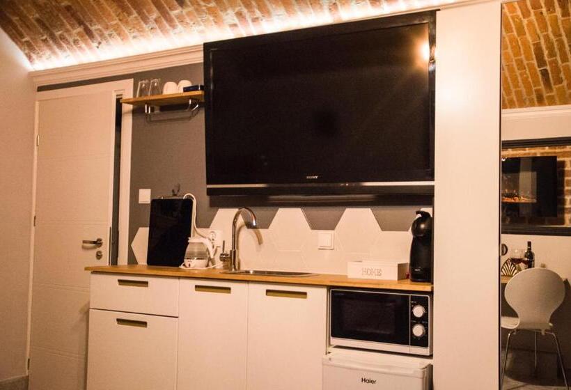 سوئیت با وان آب گرم, Underground Jacuzzi Rooms