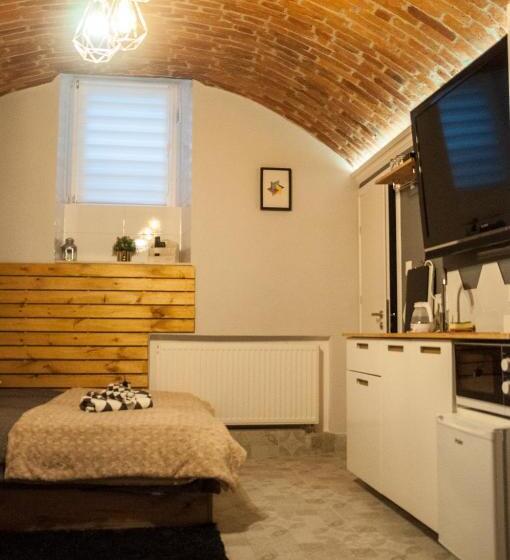 سوئیت با وان آب گرم, Underground Jacuzzi Rooms
