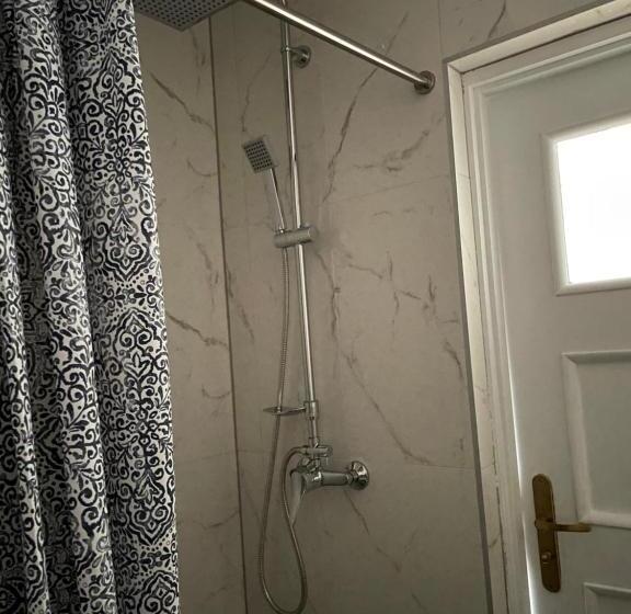 اتاق استاندارد با سرویس بهداشتی مشترک, Apartamenty Zaczarowany Ogród