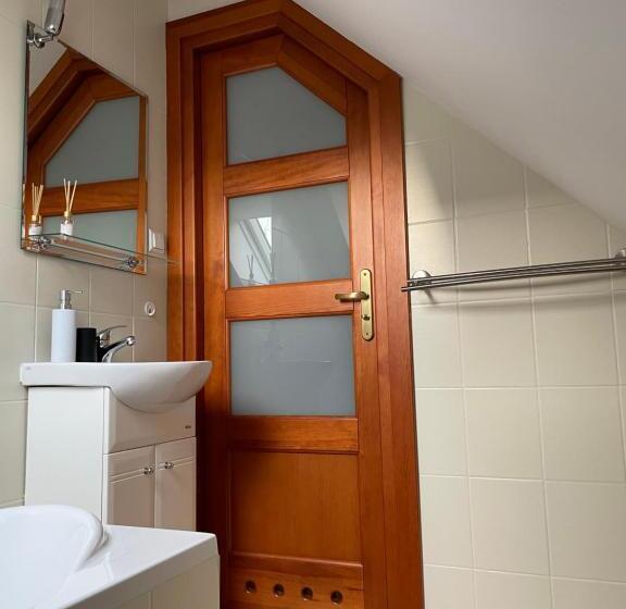 اتاق استاندارد با سرویس بهداشتی مشترک, Apartamenty Zaczarowany Ogród