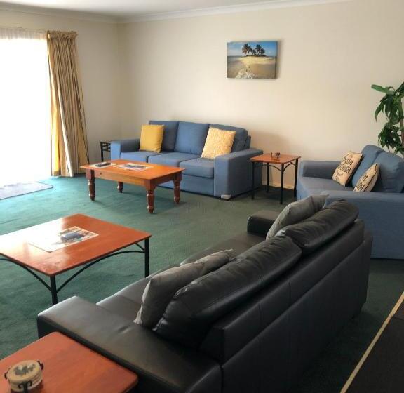 Вилла 3 Спальни, Beaches Serviced Apartments