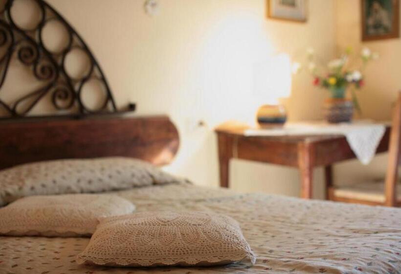 اتاق استاندارد چهار تخته, Malvarina