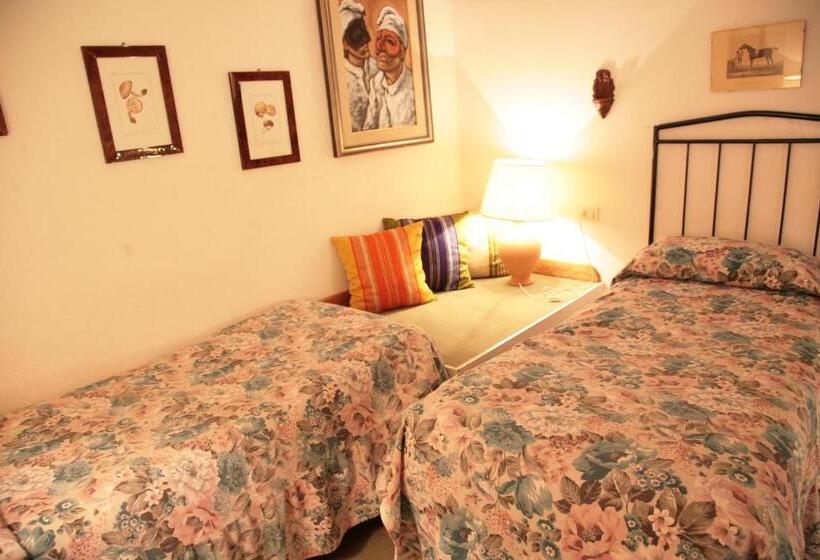 اتاق استاندارد سه نفره, Malvarina