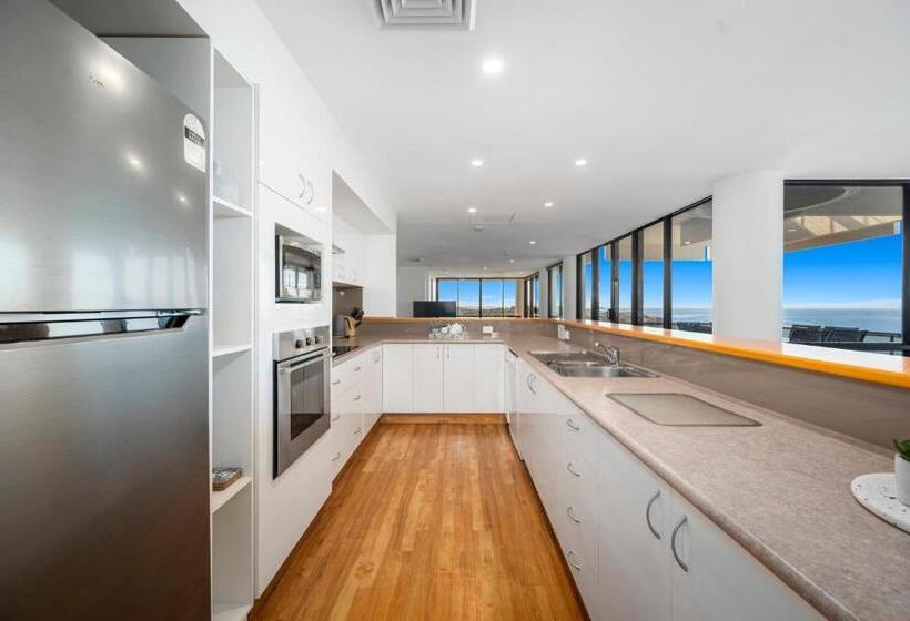 1 Bedroom Penthouse Apartment, Pacific Towers Beach Resort