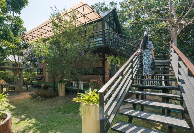 Семейный Номер, Perennial Resort