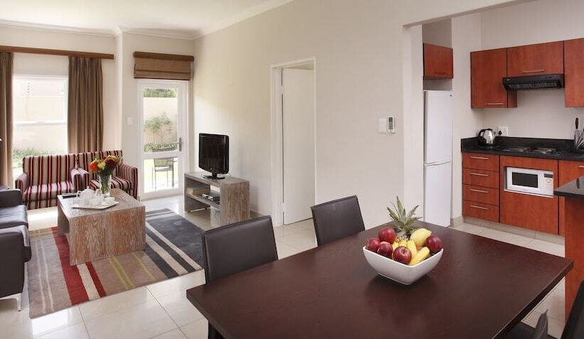 Apartamento 2 Dormitórios, The Capital Villa