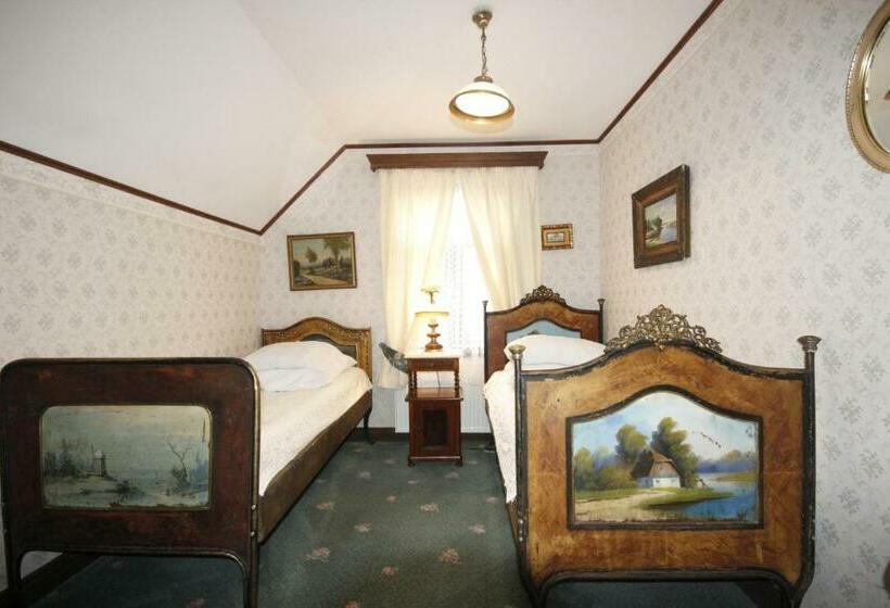 基本间, Kiermusy Dworek Nad łąkami