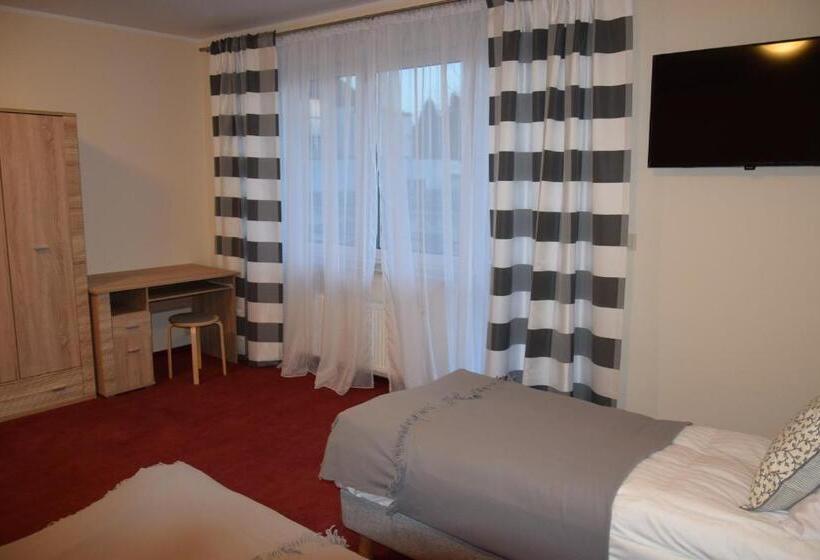 Номер Стандарт Четырехместный Совместный Санузел, Botanik Hostel