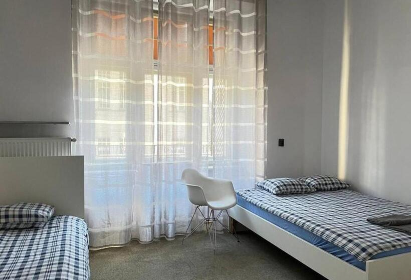 Economy Triple Room, Centrum Lwowska