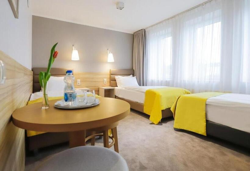 اتاق کلاسیک سه تخته, Poznań West Hotel   Airport