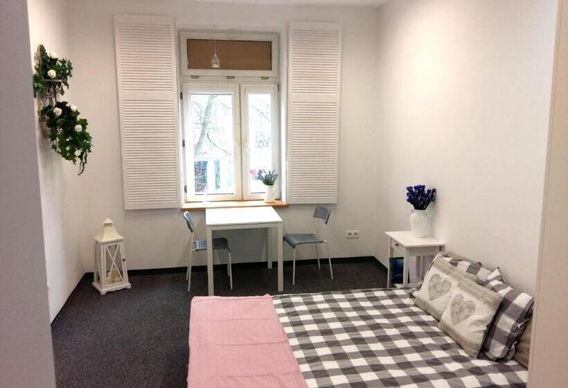اتاق استاندارد با چشم‌انداز باغ, Master Corner Apartment