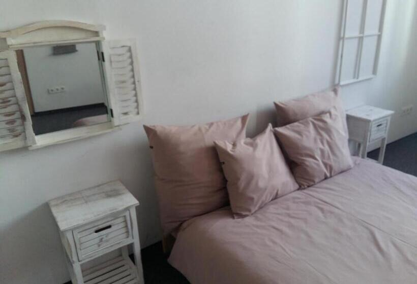 اتاق سوپریور چهار تخته, Master Corner Apartment