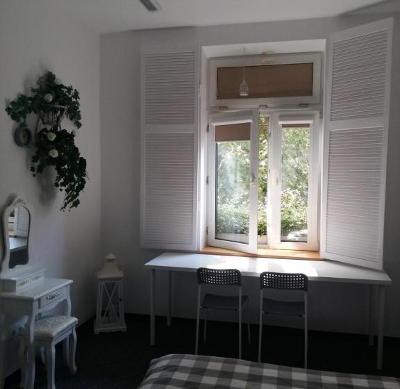 اتاق استاندارد با چشم‌انداز باغ, Master Corner Apartment