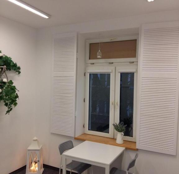 اتاق استاندارد با چشم‌انداز باغ, Master Corner Apartment
