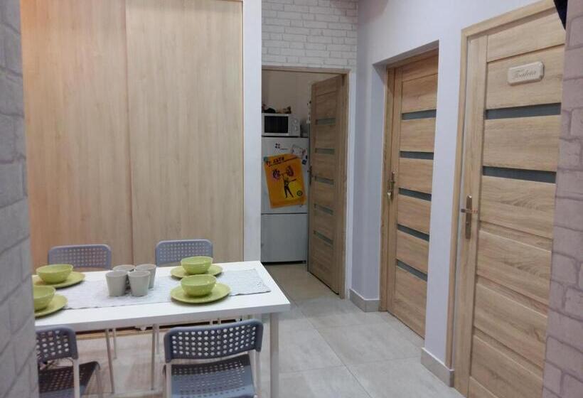 اتاق استاندارد با چشم‌انداز باغ, Master Corner Apartment