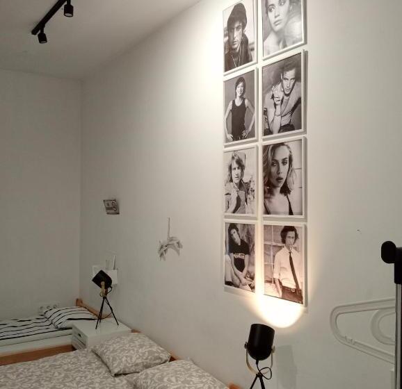 اتاق استاندارد با چشم‌انداز باغ, Master Corner Apartment