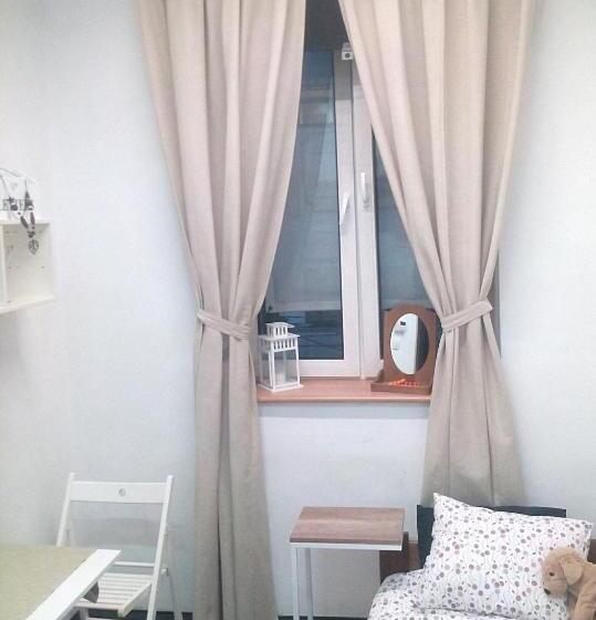 اتاق عادی, Master Corner Apartment
