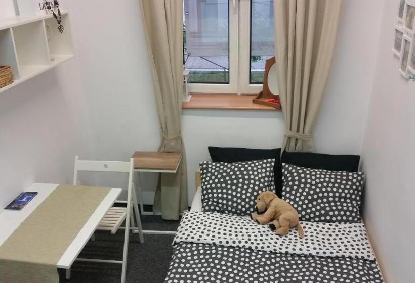 اتاق عادی, Master Corner Apartment