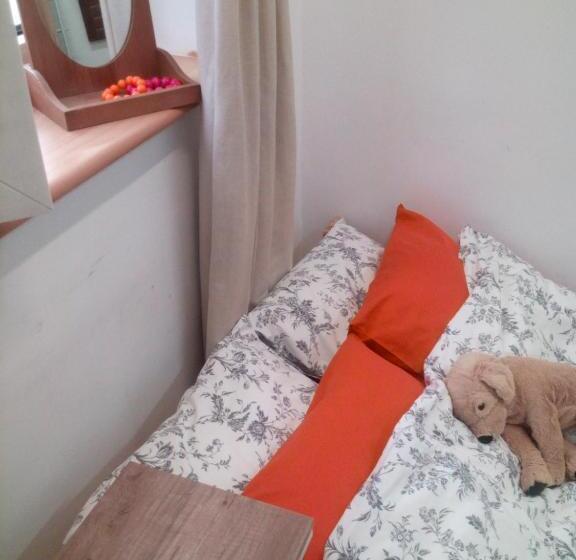اتاق عادی, Master Corner Apartment