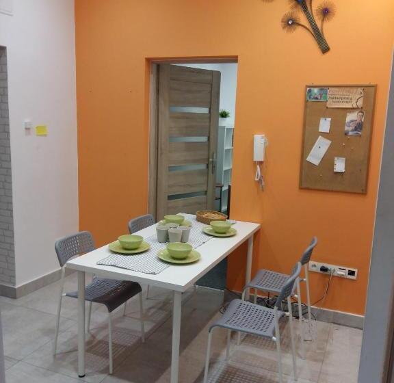 اتاق عادی, Master Corner Apartment