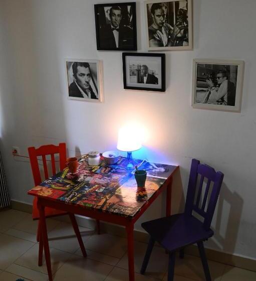 اتاق استاندارد چهارنفره با سرویس بهداشتی مشترک, Pepe Hostel