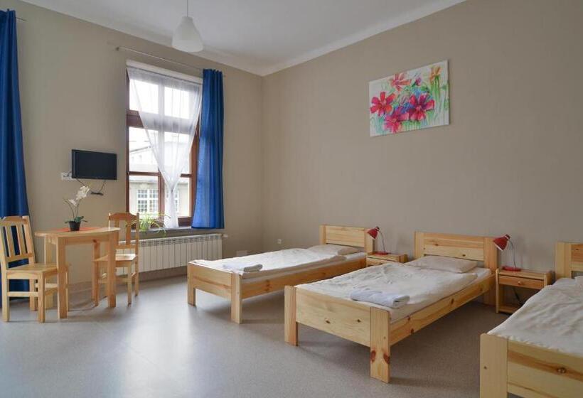اتاق استاندارد سه نفره, Dom Turysty Pttk W Bielsku   Białej