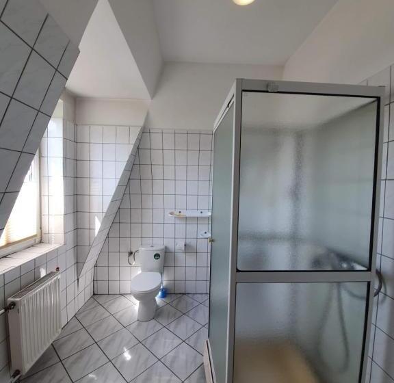 Economy Quadruple Room, Dom Turysty Pttk W Bielsku   Białej