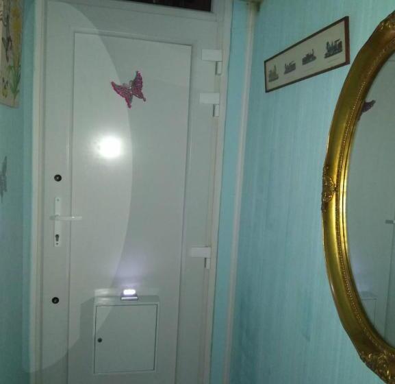 اتاق استاندارد سه نفره, Room In Guest Room   Lockable Room Center