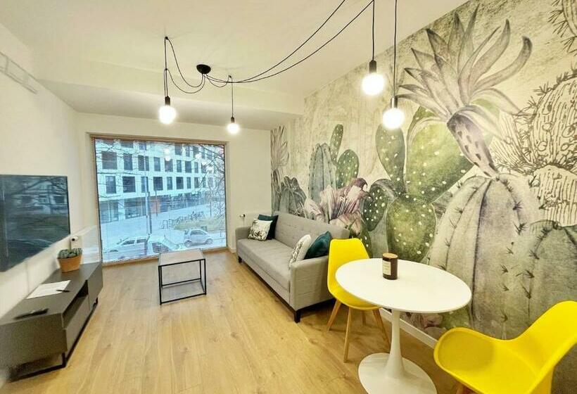 سوییت جونیور با بالکن, Prince Witold Apartments Near The Market Square 43 Księcia Witolda Street