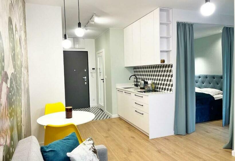 سوییت جونیور با بالکن, Prince Witold Apartments Near The Market Square 43 Księcia Witolda Street