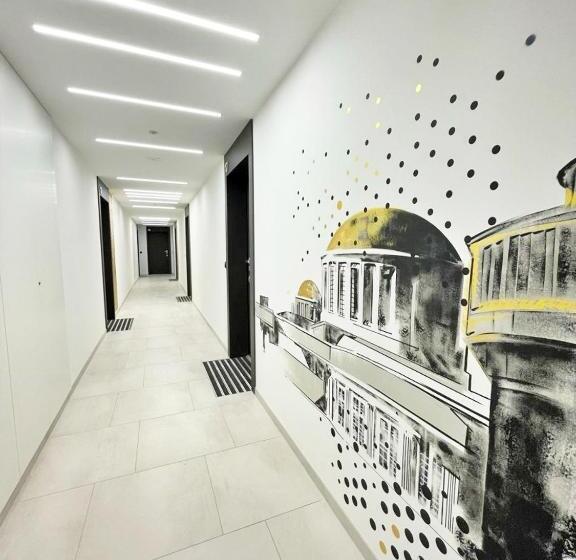 سوییت جونیور با بالکن, Prince Witold Apartments Near The Market Square 43 Księcia Witolda Street
