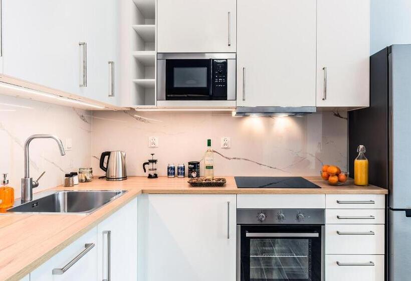 سوئیت با بالکن, Prince Witold Apartments Near The Market Square 43 Księcia Witolda Street
