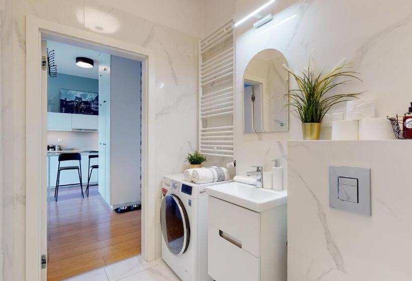Suite with Terrace, Prince Witold Apartments Near The Market Square 43 Księcia Witolda Street