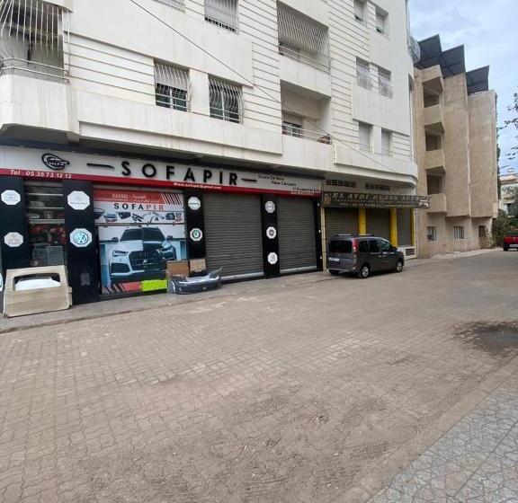 اتاق لوکس, Villa Familys
