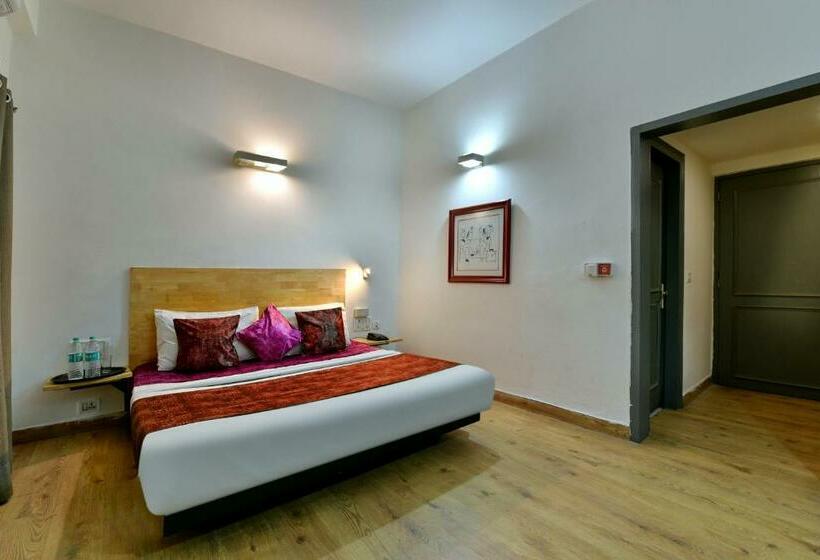 Quarto Superior, Divine Inn Couple Friendly Hotel Near Sector 51 Metro Station