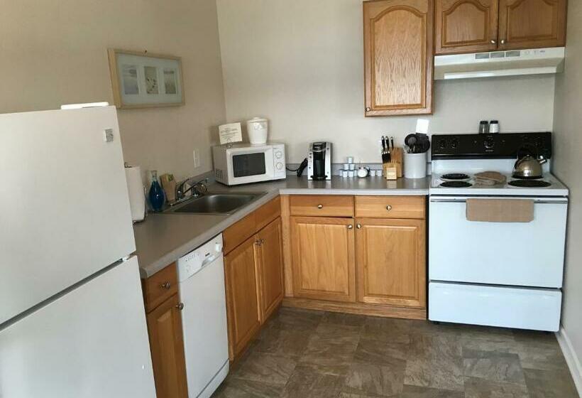 Студия Deluxe, Clear Lake Cottages & Marina