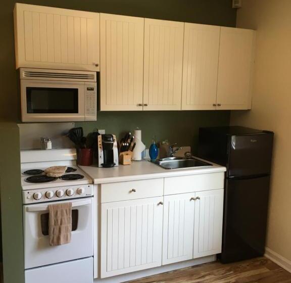 Люкс Повышенной Комфортности, Clear Lake Cottages & Marina