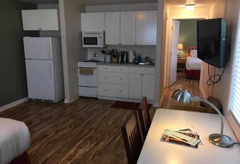 Люкс Повышенной Комфортности, Clear Lake Cottages & Marina