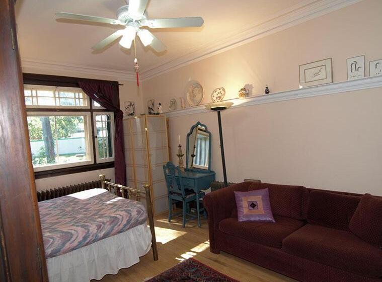 バス共有のスタンダードルーム, Downtown Bed And Breakfast